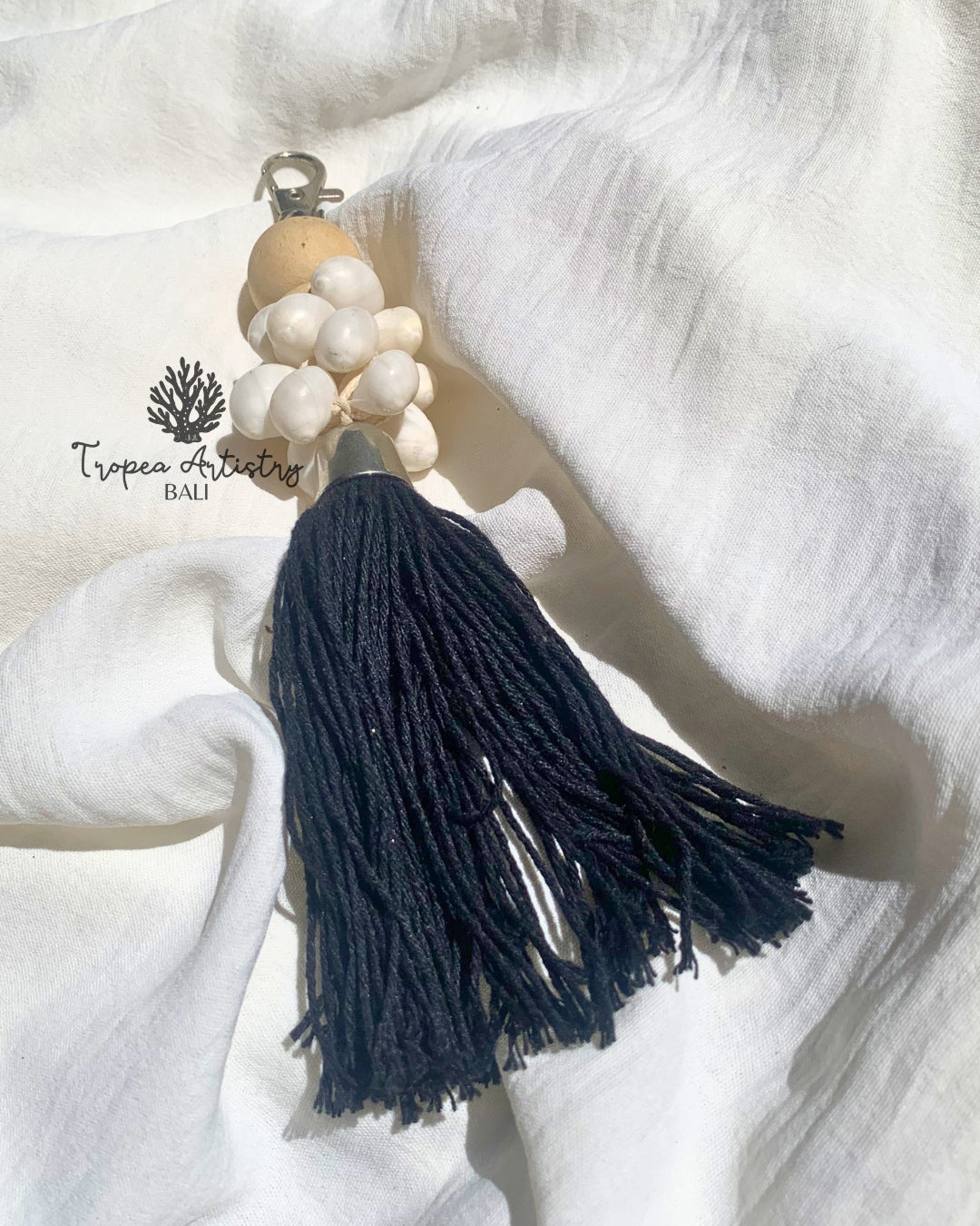 Black Tassel Shell Keychain 1