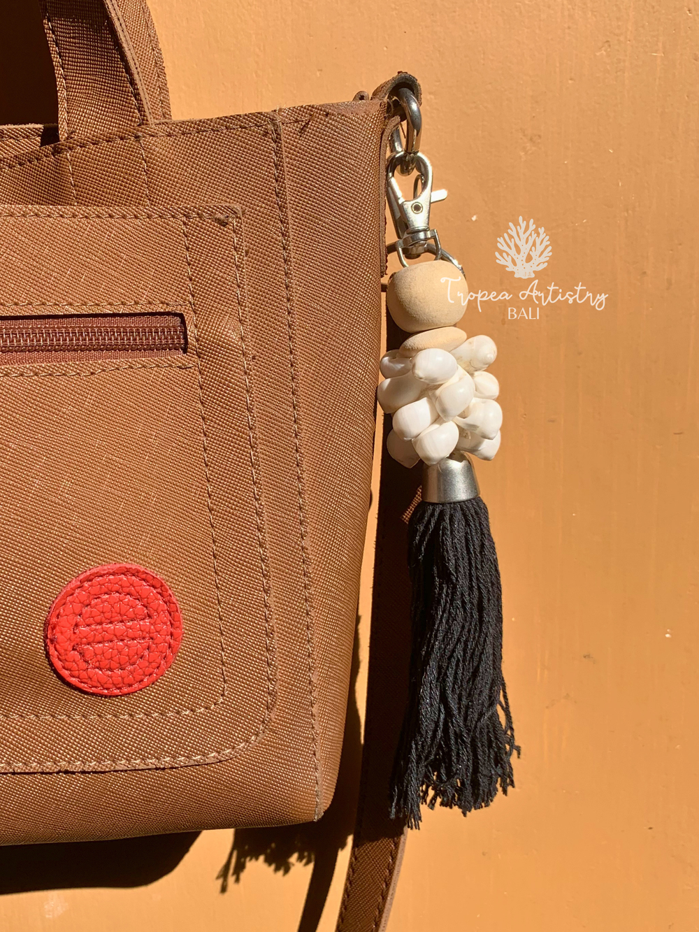 Black Tassel Shell Keychain 2