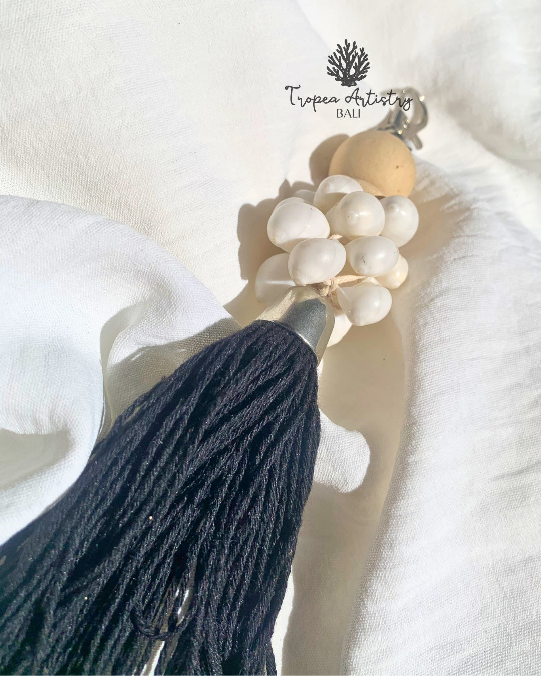 Black Tassel Shell Keychain 3