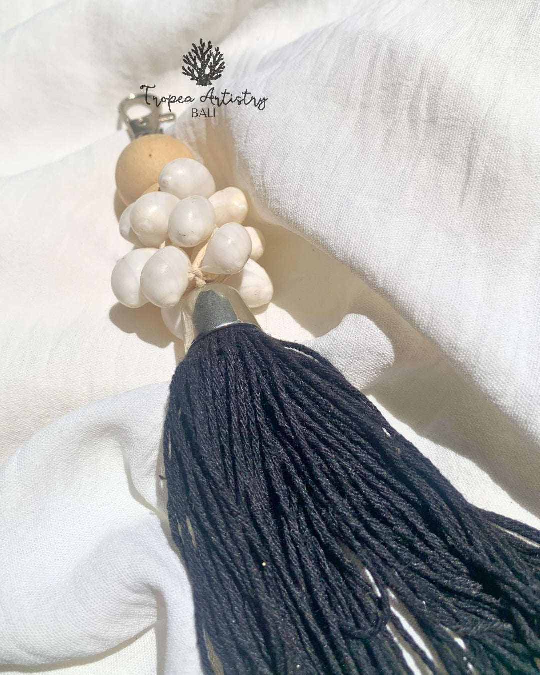 Black Tassel Shell Keychain 4