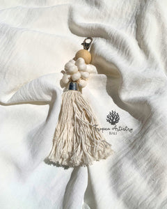 Handmade White Shell Cluster Keychain 1